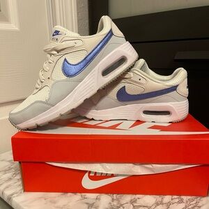 Womens size 7.5 Nike Air Max